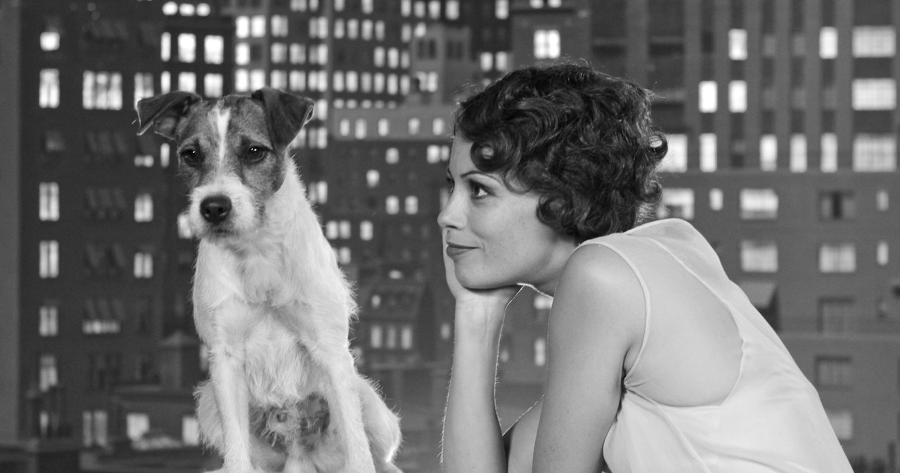 Uggie w towarzystwie Berenice Bejo w filmie "Artysta" /materiały dystrybutora