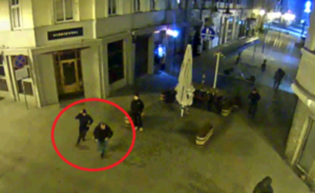 Ugodzenie nożem w Katowicach. Policja publikuje zdjęcia z monitoringu  