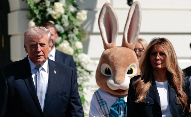 "Ujawnijcie albo pójdziecie do więzienia". Kogo straszy Trump?