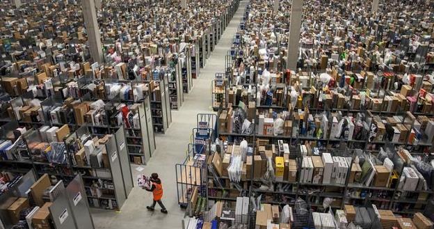 Ujawniona metoda wysyłki Amazon "destroy" polega na zwykłym niszczeniu produktów /Deutsche Welle