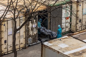 Ujawniono, że w Chinach na COVID-19 zmarło w ciągu miesiąca 60 tys. osób. Zalecenia WHO dla Pekinu