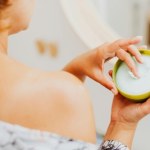 Ujędrnij skórę domowym balsamem z kofeiną. 10 minut masażu wystarczy dla pięknego wyglądu