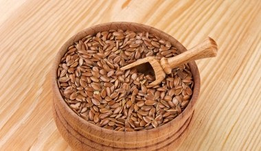 Ujędrnij twarz domowym botoksem z siemienia lnianego. 20 minut wystarczy, aby odmłodnieć