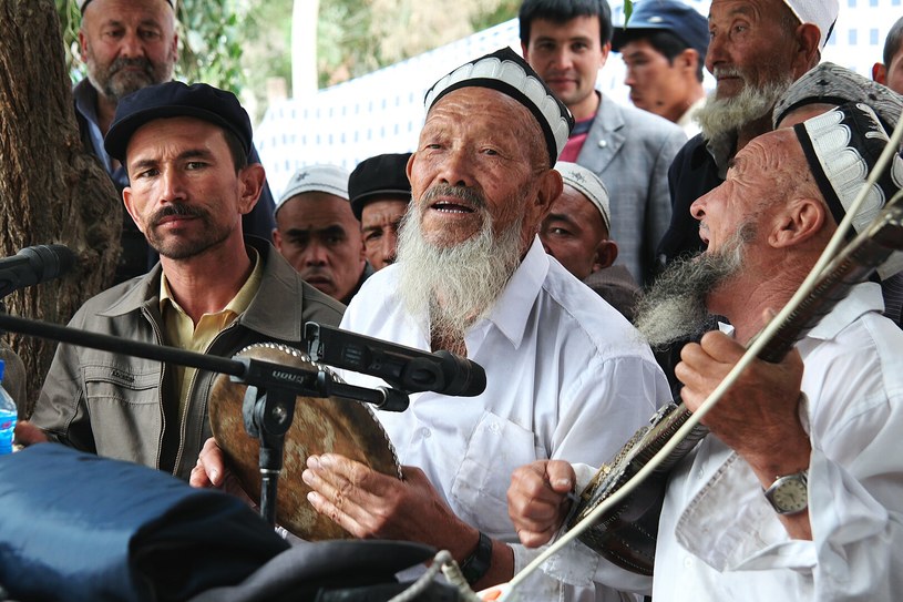 Ujgurzy to 12-milionowa mniejszość etniczna Chin mieszkająca głównie na terenie prowincji Sinciang. To w większości Muzułmanie pochodzenia tureckiego, którzy mają wiele cech wspólnych z ludnością Centralnej Azji /Wikipedia