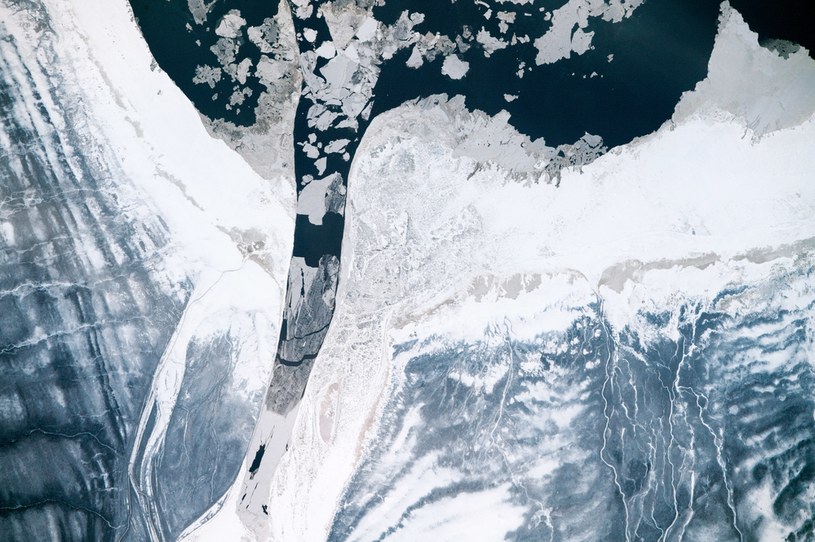 Ujście rzeki Moose do Zatoki Hudsona z ISS, 2018 r. /NASA Earth Observatory /NASA