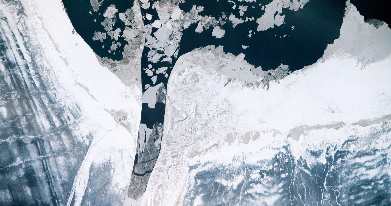 Ujście rzeki Moose do Zatoki Hudsona z ISS, 2018 r. /NASA Earth Observatory /NASA