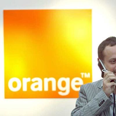 UKE nałożył na PTK Centertel (operatora sieci Orange) 2,5 mln złotych kary /AFP
