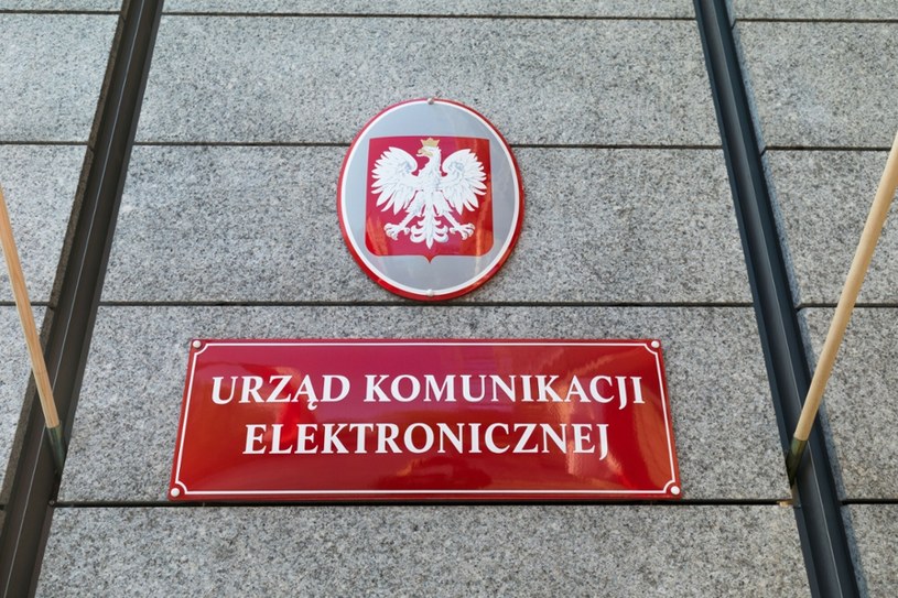 UKE: O śmierci abonenta należy poinformować operatora telekomunikacyjnego /Arkadiusz Ziółek /East News