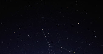 Układ Perseusza. Gwiazdozbiór znajduje się tuż pod konstelacją Kasjopei o charakterystycznym kształcie litery "W". /Till Credner