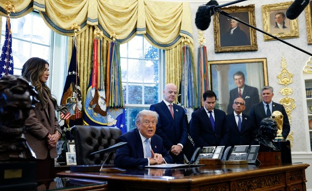 Ukłon Trumpa w stronę kibiców. Prezydent obiecuje priorytet