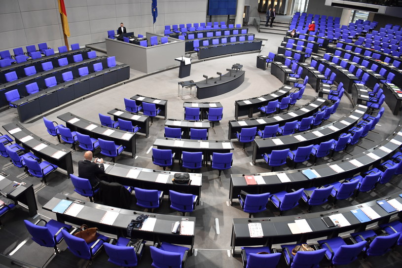 Ukonstytuowanie się nowego Bundestagu oznacza koniec kadencji rządu Angeli Merkel /JOHN MACDOUGALL /AFP