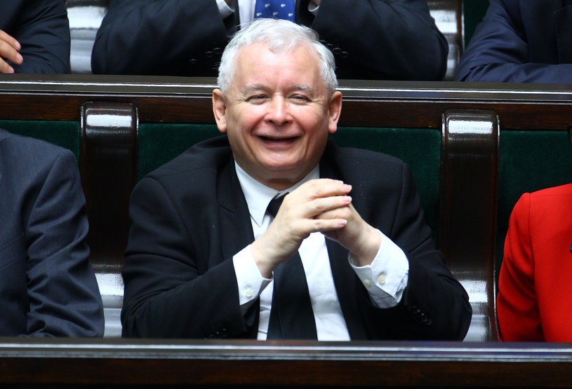 Ukontentowany Jarosław Kaczyński /Stanisław Kowalczuk /East News