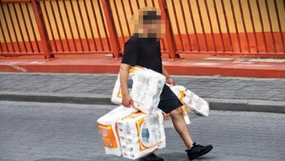 Ukradł 1800 rolek papieru toaletowego. Grozi mu pięć lat