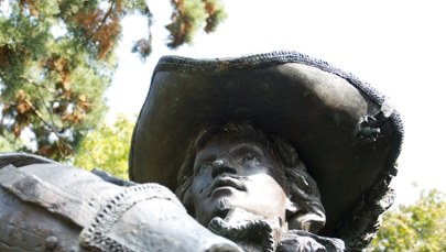 Ukradł kości, które mogły należeć do d’Artagnana. Archeolog ujęty przez policję 
