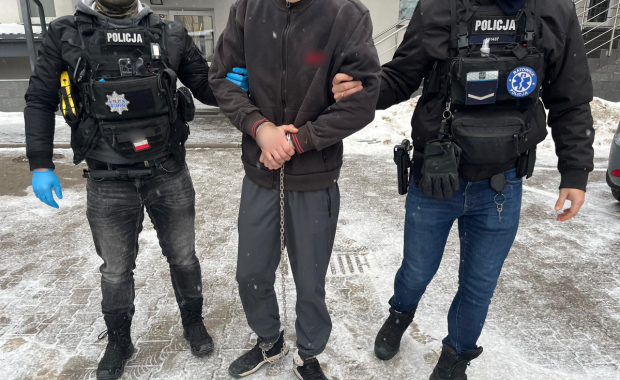 Ukradł puszkę WOŚP, a potem zaatakował policjantów. Co grozi 40-latkowi?