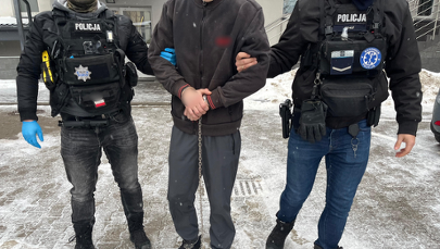 Ukradł puszkę WOŚP, a potem zaatakował policjantów. Co grozi 40-latkowi?