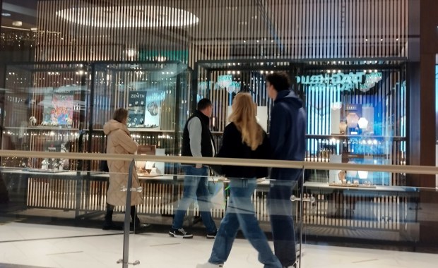 Ukradli biżuterię za około 1,5 mln zł. Nowe fakty ws. napadu w Warszawie