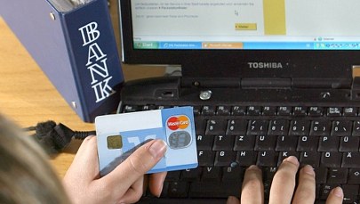 Ukradli kilkanaście milionów zł z kont bankowych