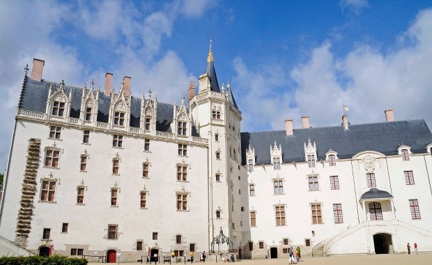 Ukradli relikwiarz królowej Francji, kiedy strażnik muzeum spał