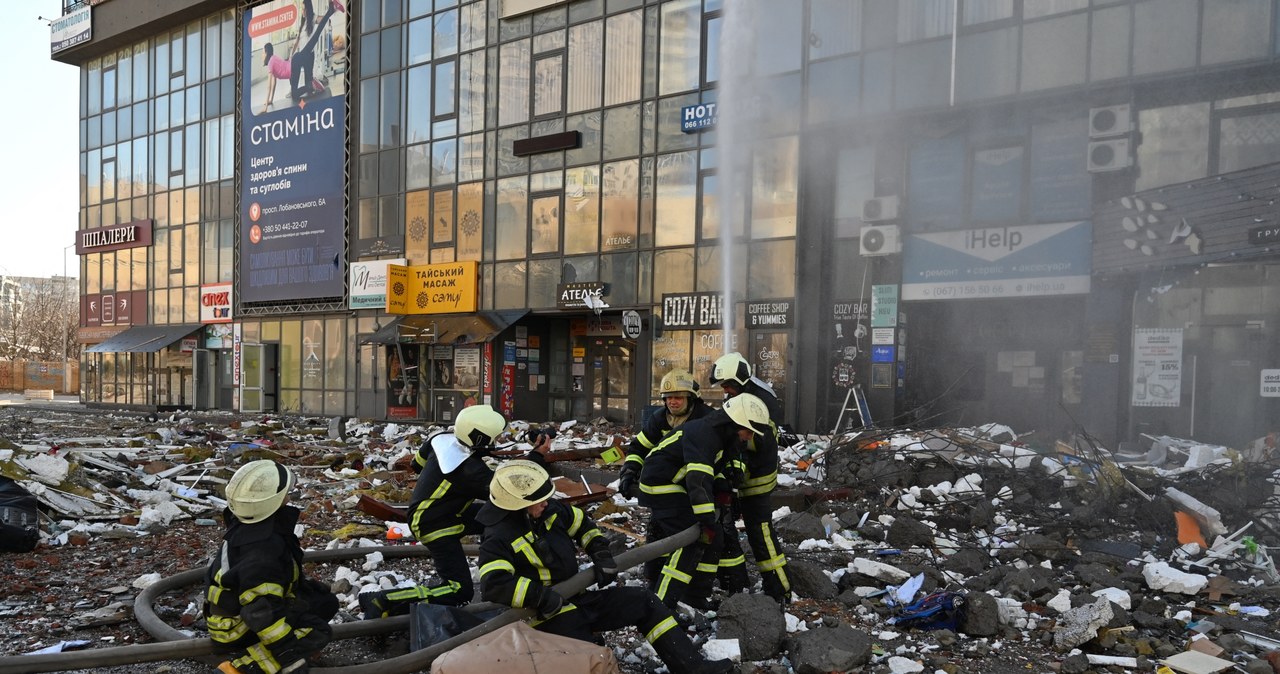 Ukraina. Kijów po ostrzale rakietowym /GENYA SAVILOV / AFP /AFP