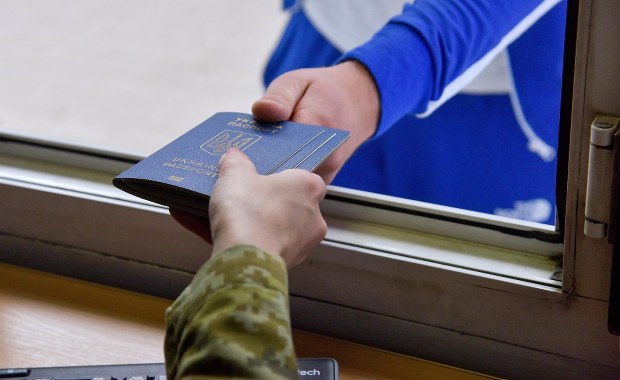 Ukraina przedłużyła zwolnienie z opłat celnych na auta osobowe