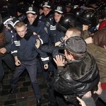 Ukraina: Przepychanki przed siedzibą rządu 