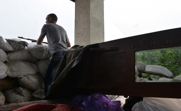 Ukraina: Separatyści atakują z obu stron