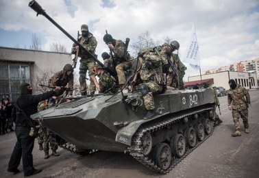Ukraina: Transportery opancerzone pod kontrolą separatystów w Słowiańsku