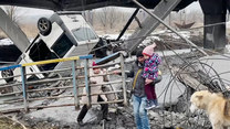 Ukraina: Ucieczka z kraju przez zniszczony most
