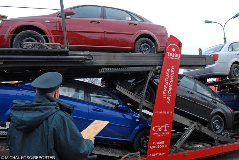 Ukraina wprowadza zakaz importu samochodów starszych niż 7-letnie /Michał Kość /Reporter