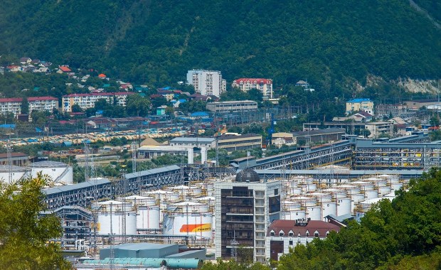 Ukraina zaatakowała w nocy rosyjską rafinerię w Tuapse. Trwa ewakuacja