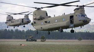 Ukraińcy dostarczeni na front amerykańskimi śmigłowcami CH-47 Chinook