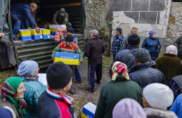 Ukraińcy, którzy zostali w swoim kraju, czekają na naszą pomoc /HANNIBAL HANSCHKE /PAP/EPA