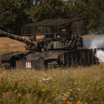 Ukraińcy montują niezwykłe modyfikacje na polskich czołgach