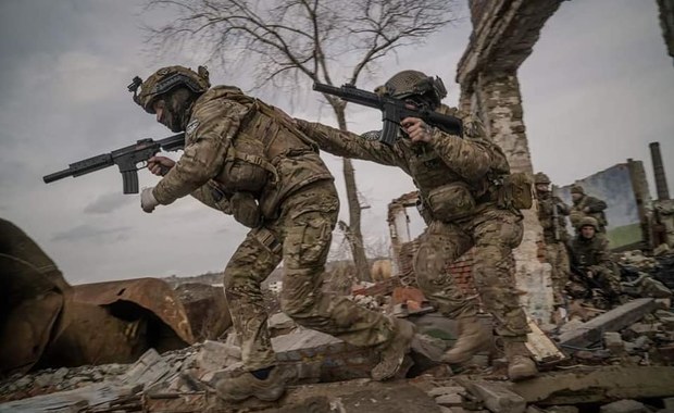 Ukraińcy odparli 35 ataków Rosjan. Siły Kijowa uderzyły z powietrza [ZAPIS RELACJI]
