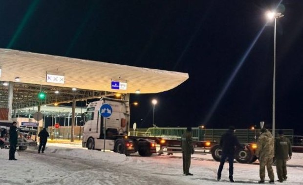 Ukraińcy odprawiają puste ciężarówki wjeżdżające do Polski