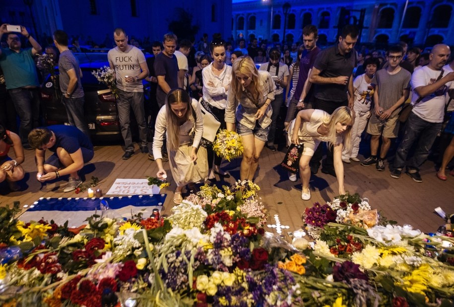 Ukraińcy pod ambasadą Holandii /ROMAN PILIPEY /PAP/EPA