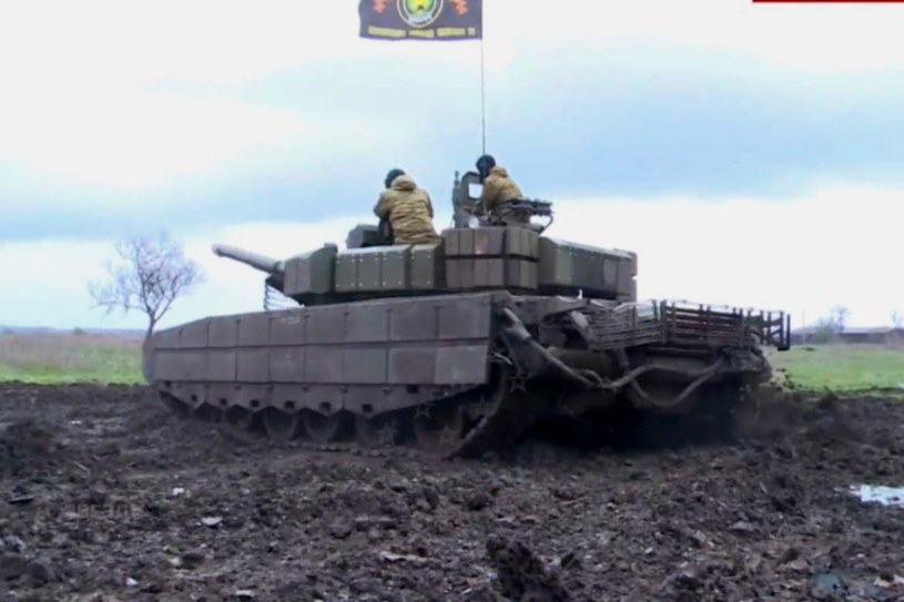 Ukraińcy przejęli czołg Rosjan. W środku zobaczyli technikę z lat 80. /@Cyberspec1 /Twitter