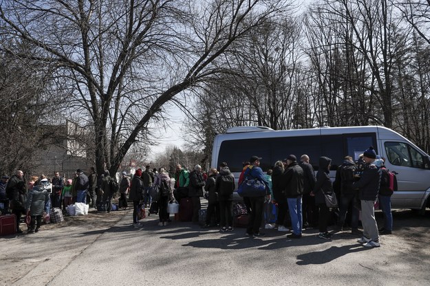 Ukraińcy przygotowujący się do ewakuacji z okolic Charkowa /ATEF SAFADI  /PAP/EPA