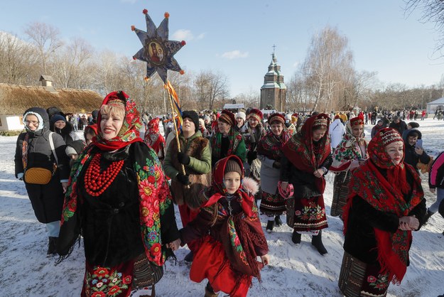 Ukraińcy świętujący Boże Narodzenie na zdjęciu archiwalnym /SERGEY DOLZHENKO /PAP/EPA