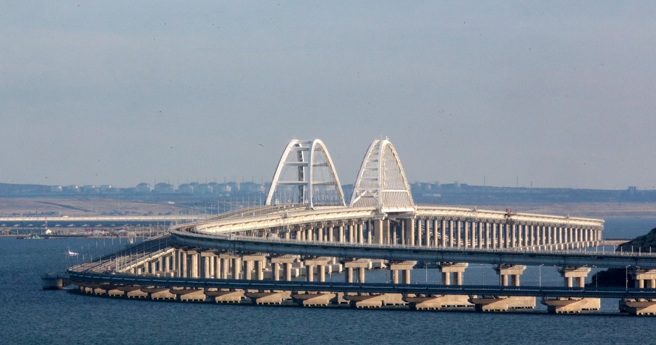 Ukraińcy szykują potężny atak na Most Krymski. Konstrukcja ma runąć do wody /STRINGER / AFP /AFP