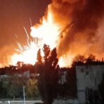 Ukraińcy uderzyli na pozycje Rosjan. Płomienie i kłęby dymu nad miastem 