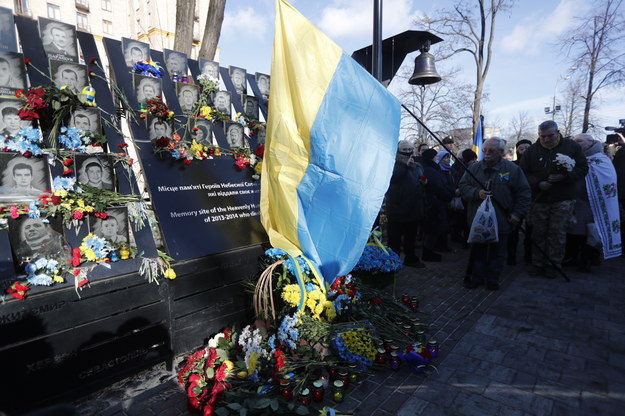 Ukraińcy wspominają swoich bohaterów /ZURAB KURTSIKIDZE /PAP/EPA