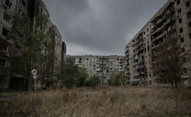 Ukraińcy wycofują się ze swoich pozycji na obrzeżach Adwijiwki. Jest decyzja 