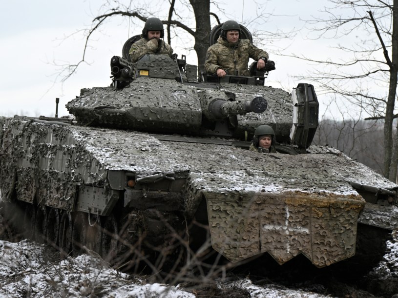 Ukraińcy wykorzytują w walce potężne wozy bojowe CV90 /GENYA SAVILOV / AFP /AFP