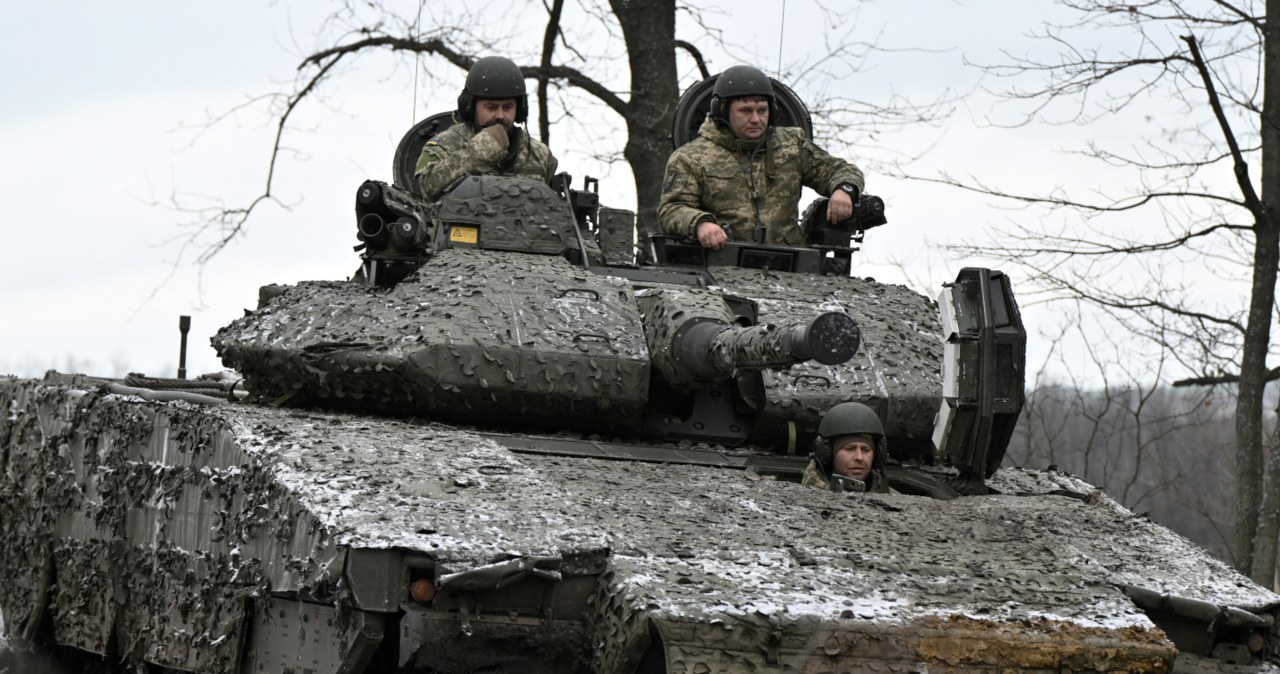 Ukraińcy wykorzytują w walce potężne wozy bojowe CV90 /GENYA SAVILOV / AFP /AFP
