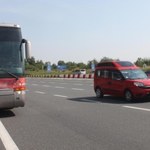 Ukrainiec cofał autobusem na A4. Przewoził 43 pasażerów