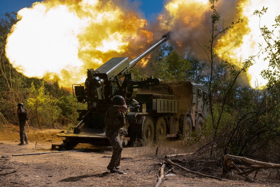 Ukraińscy artylerzyści na froncie w obwodzie zaporoskim /STRINGER /PAP/EPA