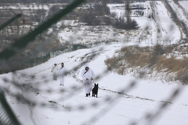 Ukraińscy pogranicznicy patrolują granicę ukraińsko-rosyjską niedaleko Charkowa we wschodniej Ukrainie /SERGEY KOZLOV /PAP/EPA