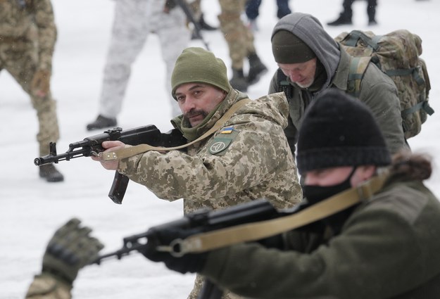 Ukraińscy rezerwiści biorą udział w ćwiczeniach wojskowych pod Kijowem na Ukrainie /SERGEY DOLZHENKO /PAP/EPA